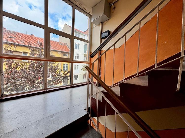 Apartament cu 2 camere semidecomandat, mobilat în Central