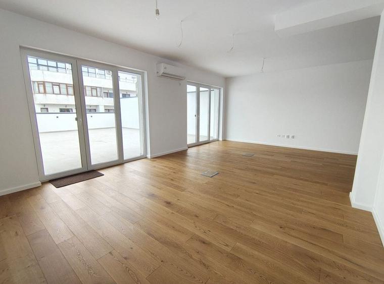 Penthouse cu 4 camere decomandat în Șelimbăr