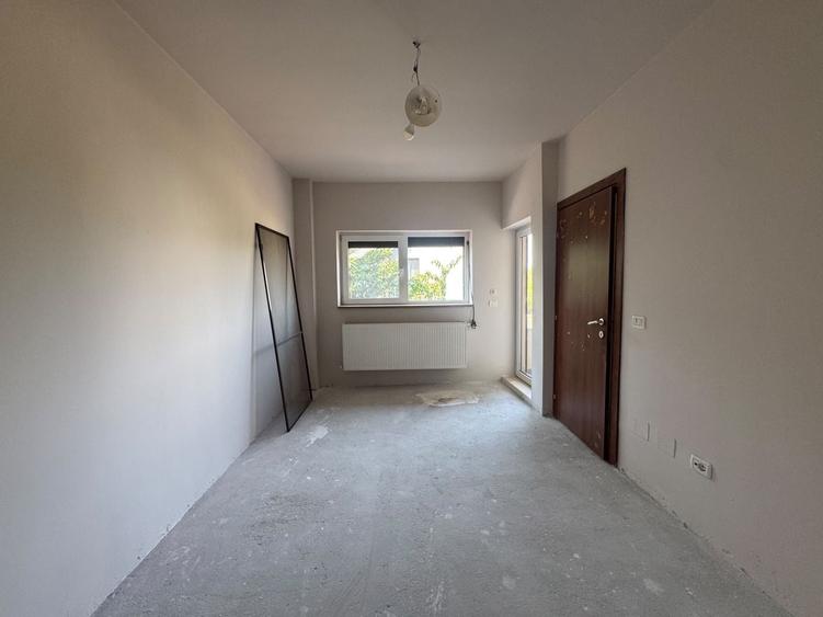 Casă cu 6 camere cu Canalizare în Central