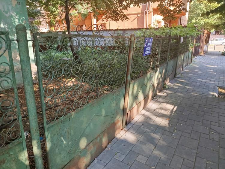 Casă individuală cu 3 camere cu Canalizare în Vatra Luminoasă