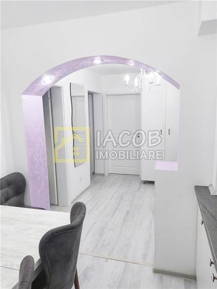 Apartament cu 3 camere decomandat în Republicii
