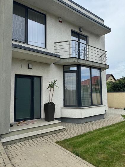 Casă cu 4 camere în Costi