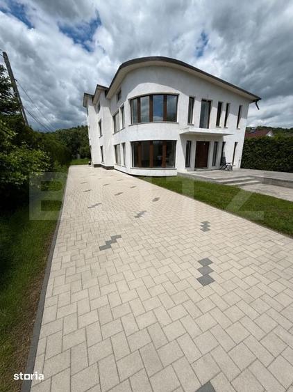 Casă cu 5 camere cu Teren 1200 Mp în Unirea