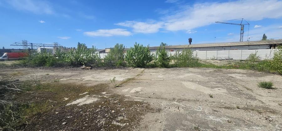 Teren Construcții intravilan de 2077 mp, în Est