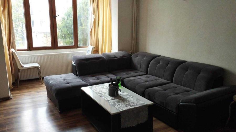 Apartament cu 3 camere semidecomandat în Podu Roș