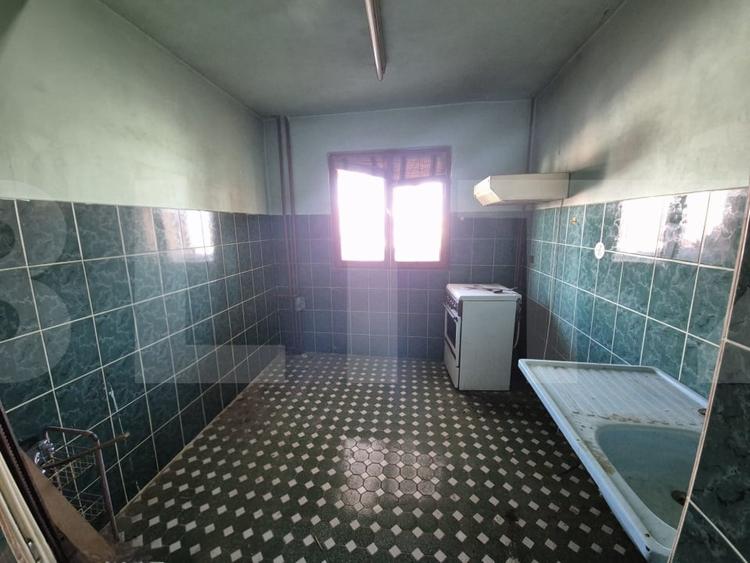 Apartament cu 3 camere decomandat în Complex Studențesc