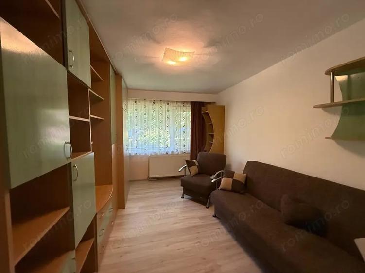 Apartament cu 3 camere decomandat în Gojdu