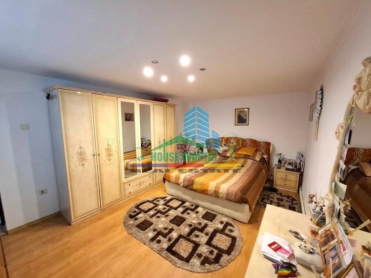 Casă cu 4 camere cu Teren 2428 Mp în Vest