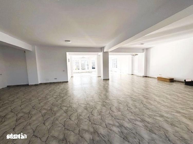 Spațiu comercial, de 365 mp, în Central