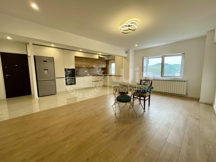 Apartament cu 4 camere semidecomandat, mobilat în Mănăștur
