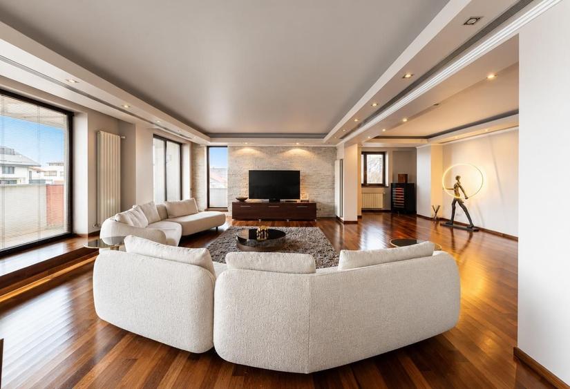 Apartament cu 5 camere în Aviatorilor