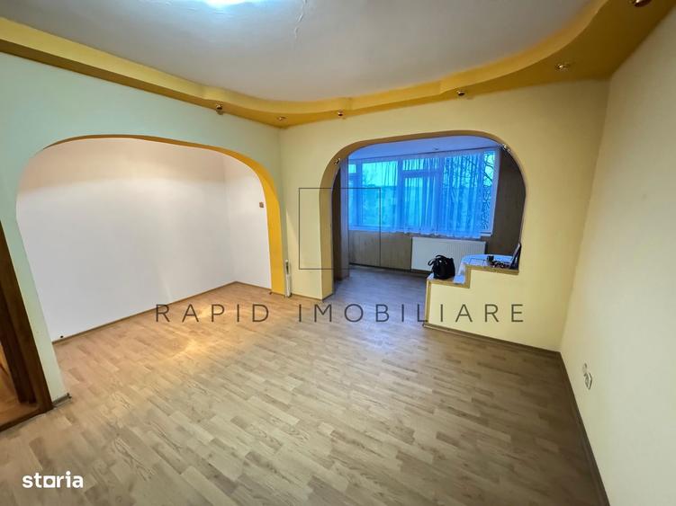 Apartament cu 3 camere decomandat în Micro 13