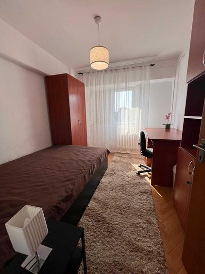 Apartament cu 4 camere decomandat în Hala Centrală