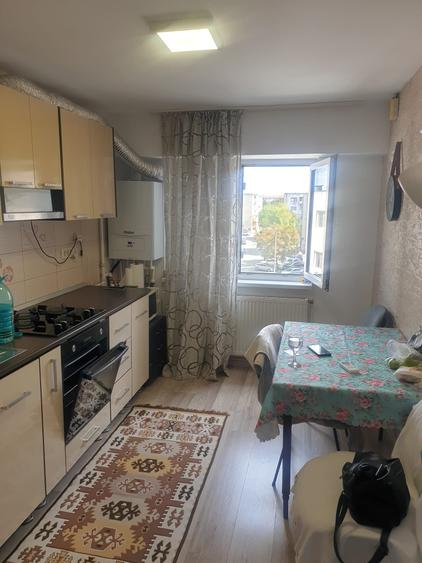 Apartament cu 3 camere nedecomandat în Central