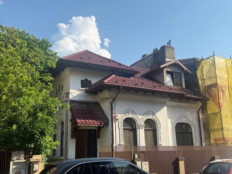 Casă individuală cu 5 camere cu Canalizare în Dorobanți