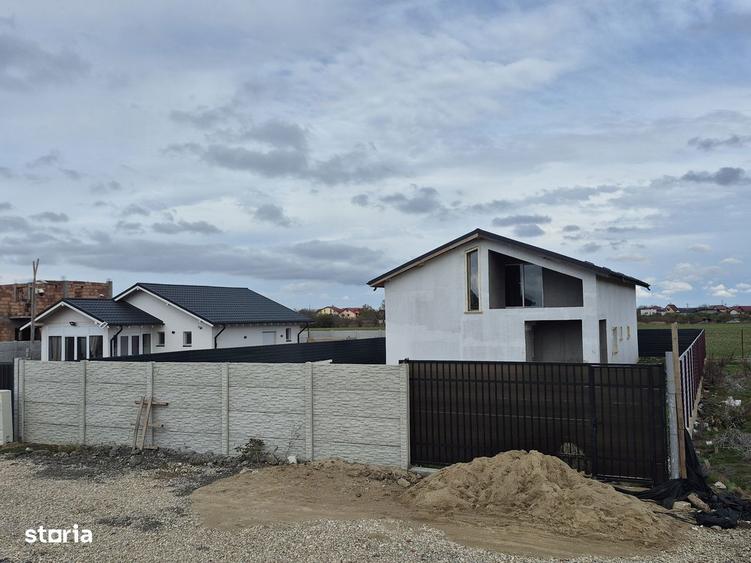 Casă cu 7 camere cu Teren 650 Mp în Balotești