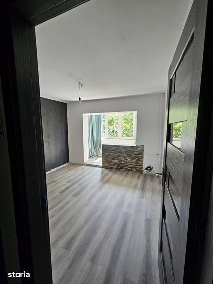 Apartament cu 4 camere decomandat în Vitan
