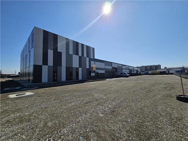 Spațiu industrial, de 2,200 mp, în Periferie