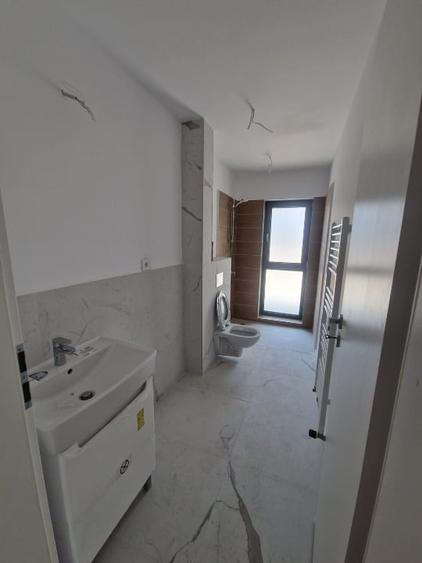 Apartament cu 3 camere decomandat în Calea Moldovei