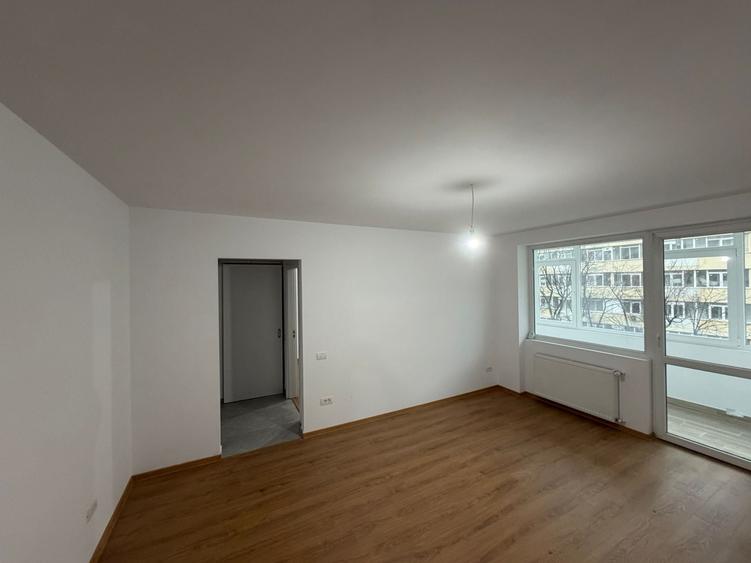Apartament cu 3 camere semidecomandat în Vatra Luminoasă