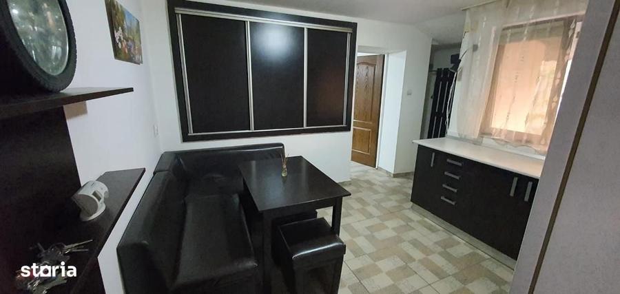Apartament cu 2 camere semidecomandat în Tei