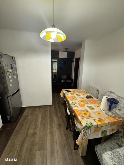 Apartament cu 3 camere decomandat în Far
