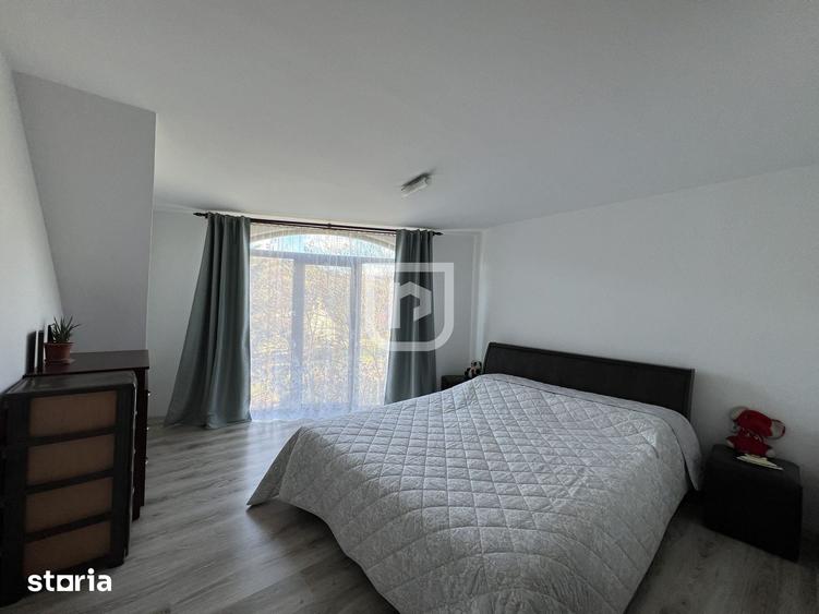 Casă cu 6 camere cu Teren 1498 Mp în Central