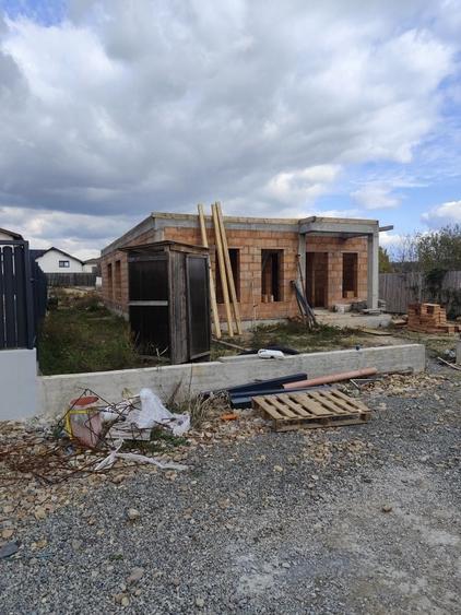 Casă cu 3 camere în Satu Nou de Sus