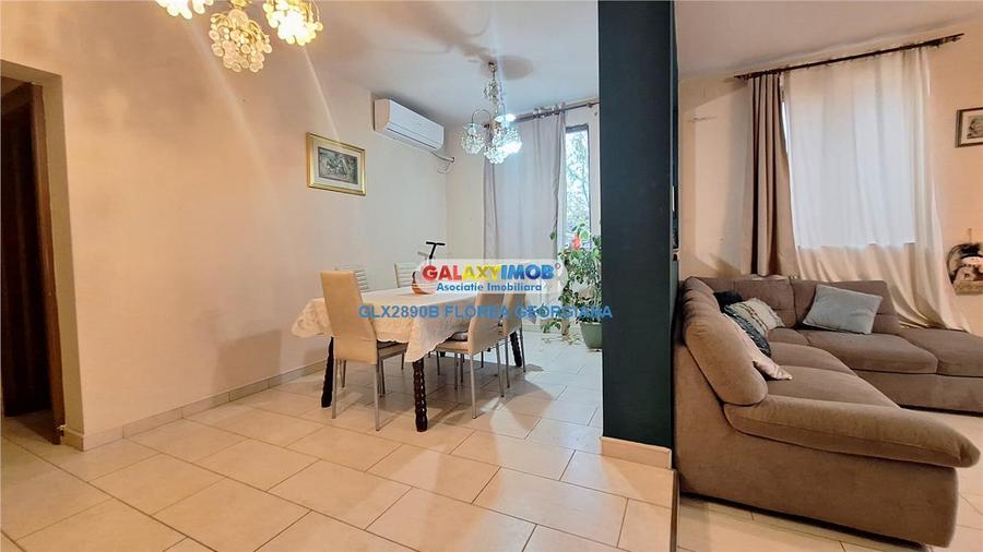 Casă cu 8 camere cu Garaj în Odăi