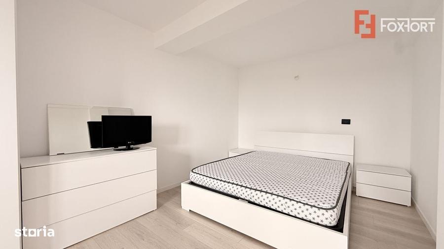 Apartament cu 3 camere semidecomandat în Ghiroda