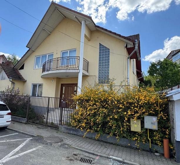 Casă cu 4 camere în Central