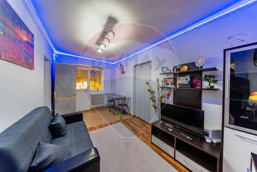 Apartament cu 2 camere semidecomandat, mobilat în Intim