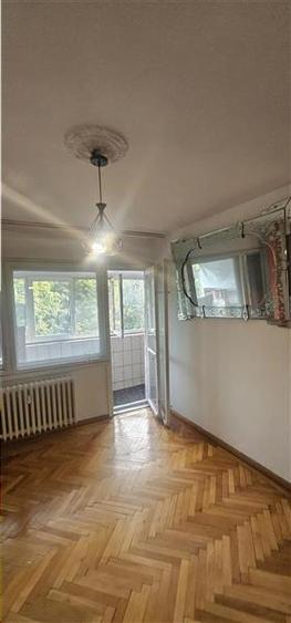 Apartament cu 3 camere decomandat, mobilat în Iancului