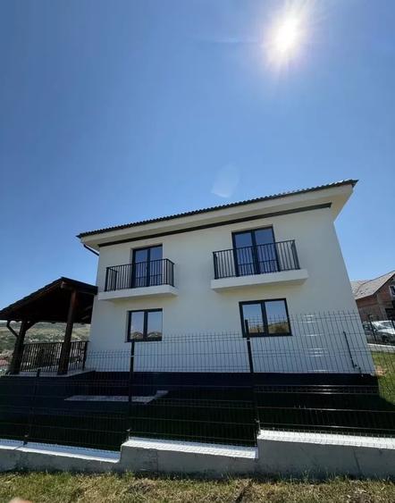 Casă individuală cu 4 camere cu Canalizare în Chinteni
