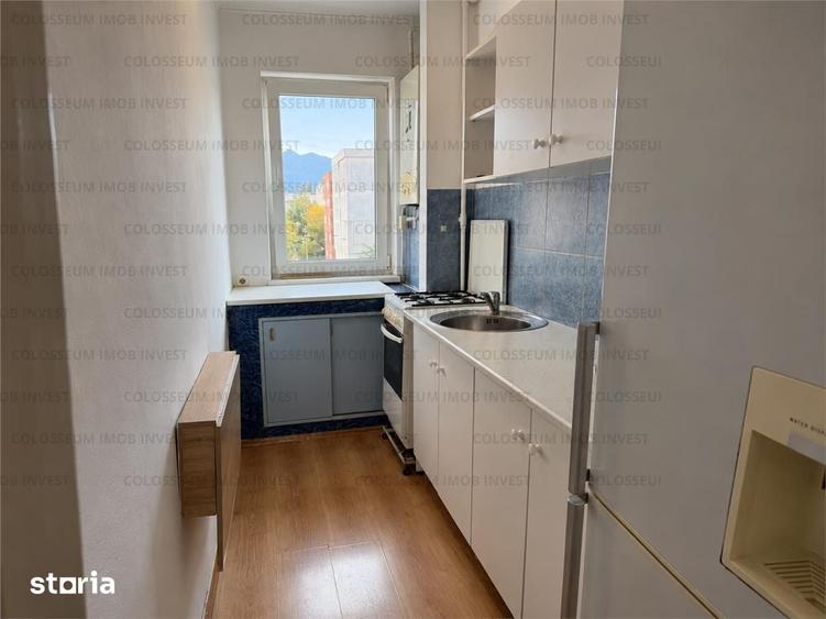 Apartament cu 3 camere semidecomandat în Central
