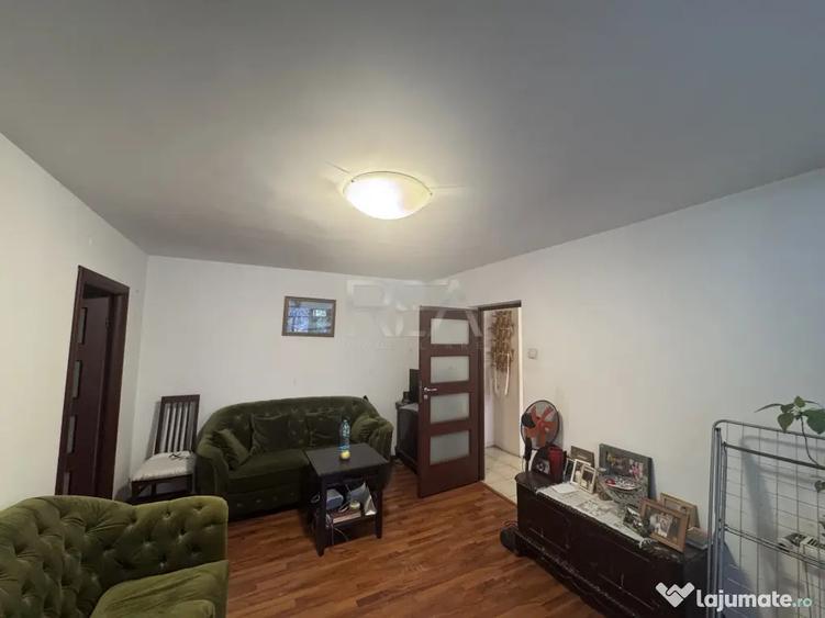 Apartament cu 4 camere decomandat în Titan