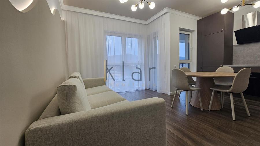 Apartament cu 3 camere semidecomandat, mobilat în Florești