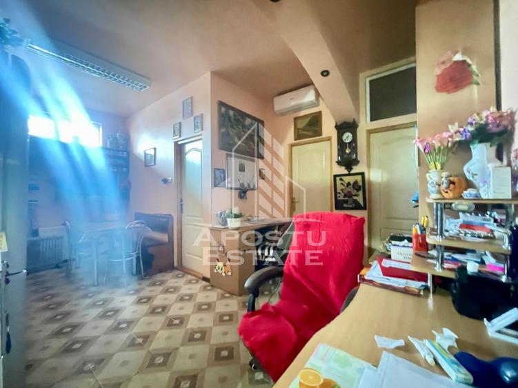 Casă individuală cu 6 camere cu Canalizare în Pârneava