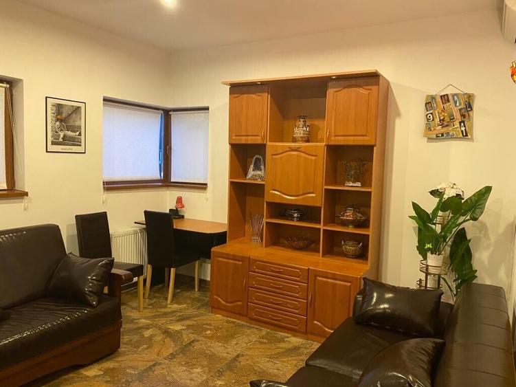 Casă individuală cu 10 camere cu Teren 650 Mp în Otopeni