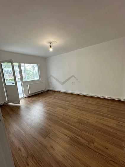 Apartament cu 4 camere decomandat în Dacia