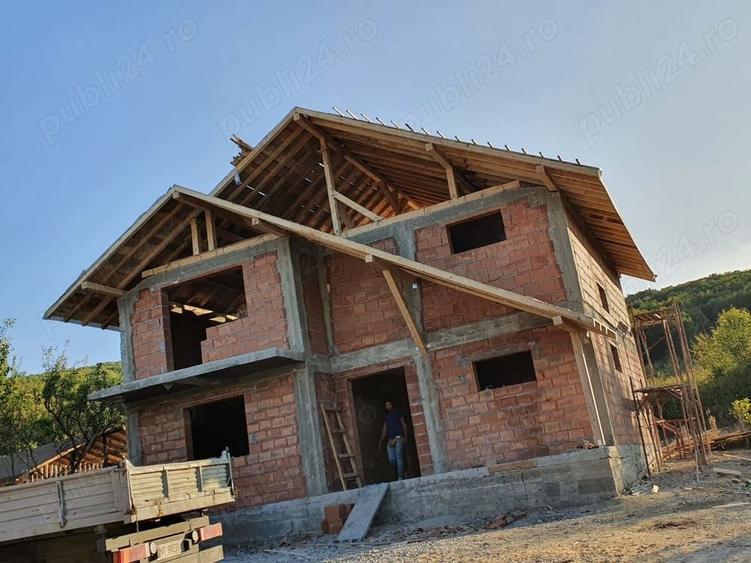 Casă cu 4 camere cu Teren 800 Mp în Bârnova