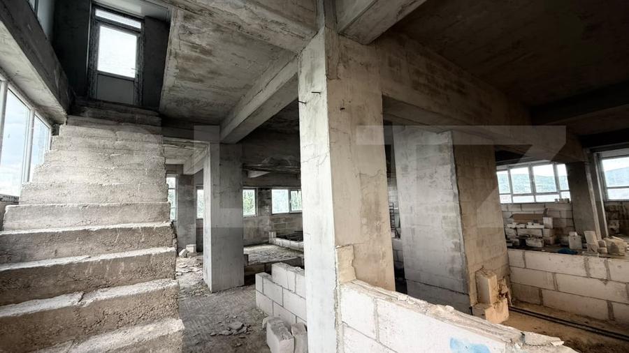 Spațiu comercial, de 1,080 mp, în Moreni