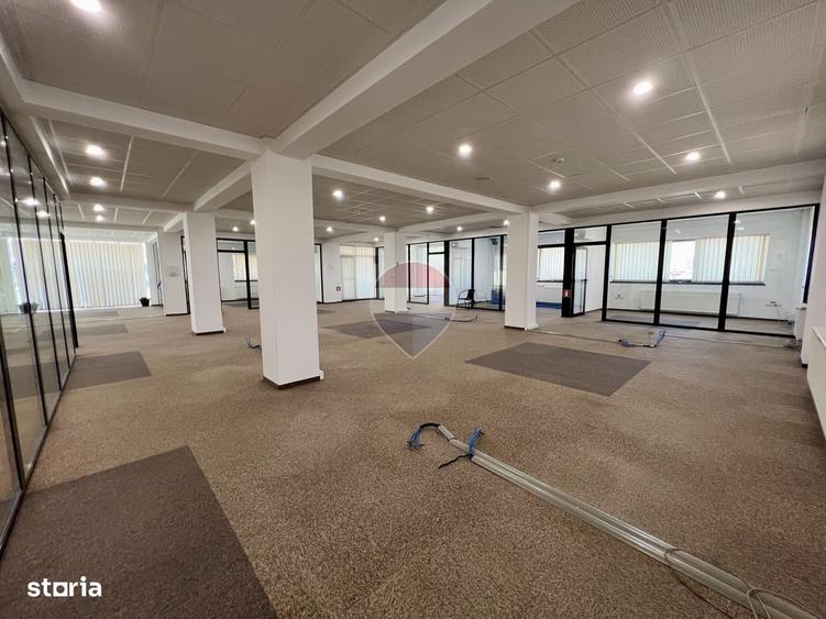Spațiu comercial, de 350 mp, în Central