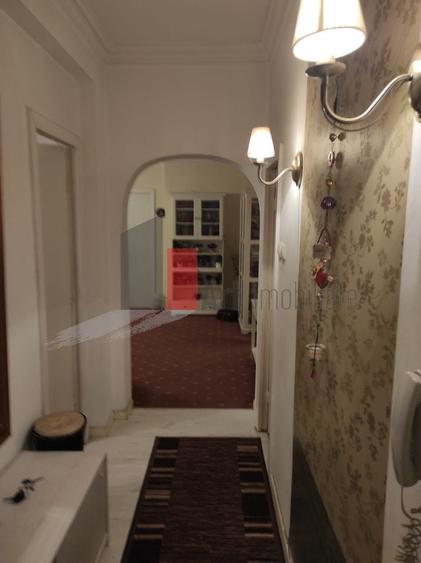 Apartament cu 3 camere semidecomandat în Universitate
