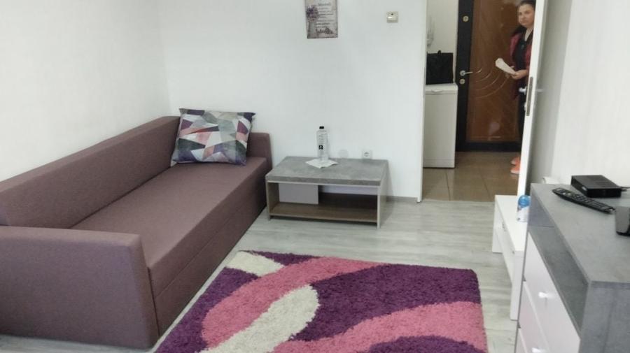 Garsonieră decomandată în Central