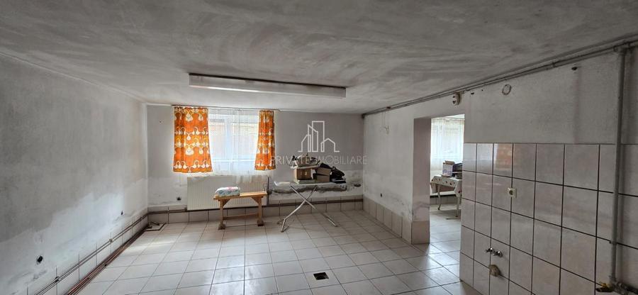 Casă individuală cu 6 camere cu Teren 514 Mp în Central