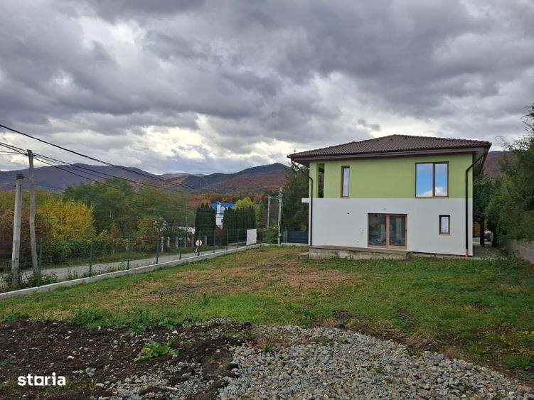 Casă cu 4 camere în Sadu