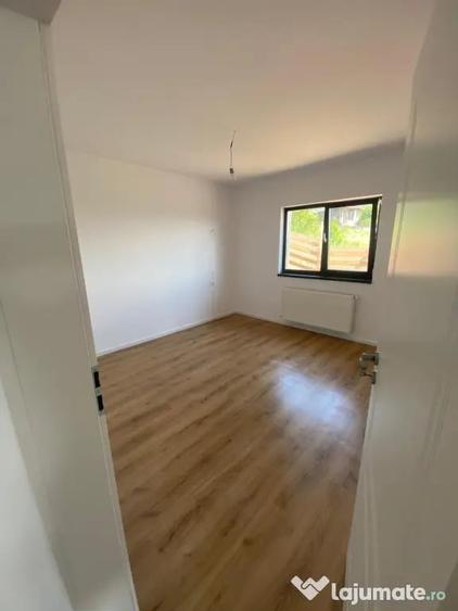 Casă cu 3 camere în Valea Adâncă
