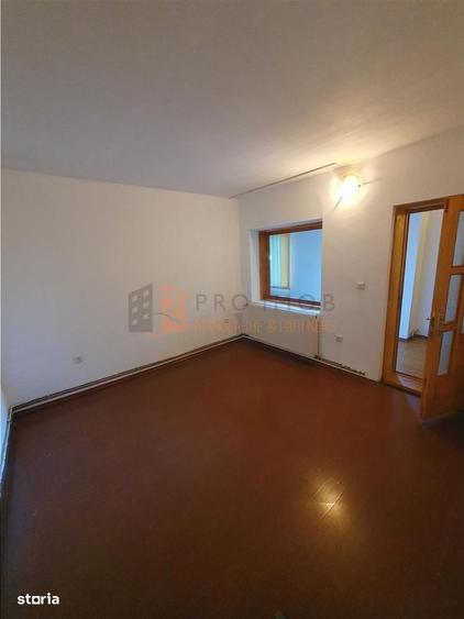 Casă cu 4 camere decomandat în Mihai Viteazu