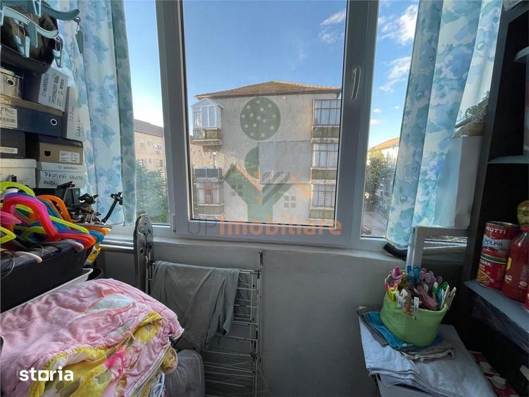 Apartament cu 3 camere semidecomandat în Iosia